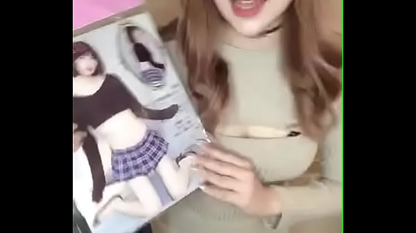 Play MP4 - Sweater sister&period; Changing clothes without wearing underwear&period;