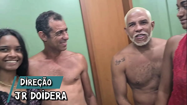 Play MP4 - Suruba das novinhas com os coroas no motel do Rio de Janeiro