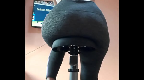 Nonton I Didn't Want To Interrupt My Workout And Peed My Gym Pants thumbnail