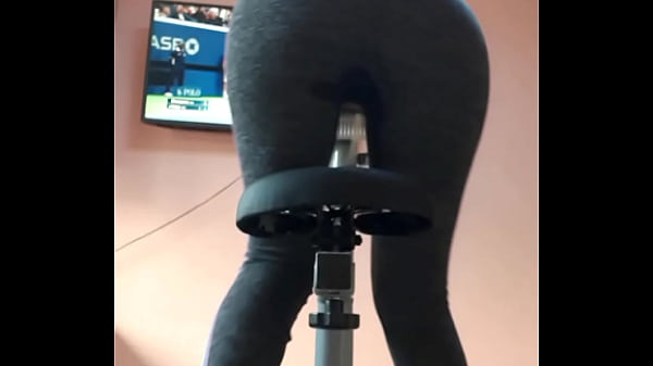 Play MP4 - I didn't want to interrupt my workout and peed my gym pants