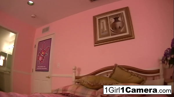 Brunette babe rube her wet pussy 