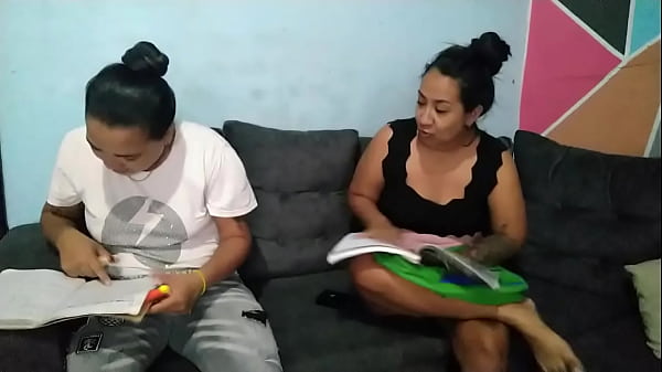 con tal de pasar la materia me follare a la mas inteligente del sal&oacute;n 