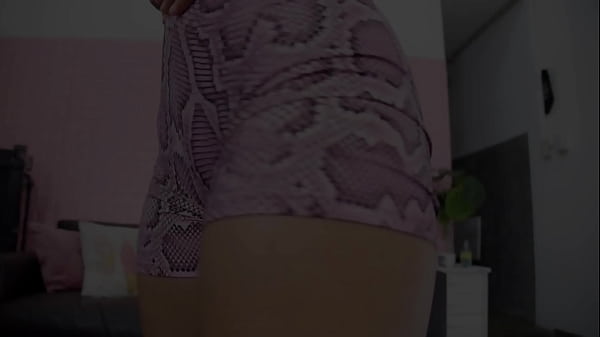 Nonton Beautiful Latina Stretching In Tight Snake Bodysuit! thumbnail