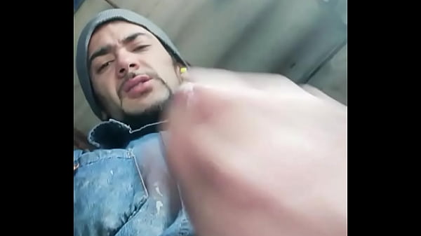 Play MP4 - Acompa&ntilde;ame a ver verga arrecha botado leche sin control