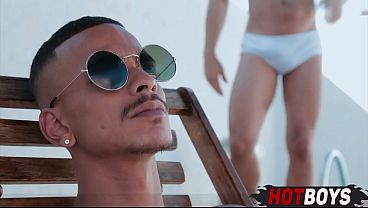 Foda gostosa na piscina!