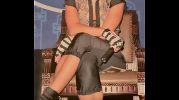 Crossed legs cum tribute