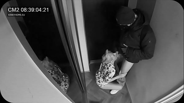 Hidden camera - wife sucked the postman while husband in thenext door. Europeantraditions.