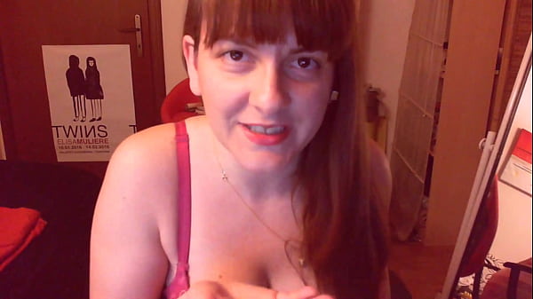 Nonton Wet And Juicy Italian Pussy To Lick thumbnail