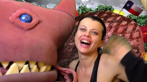 Nadia White loves_Kitty Gulp