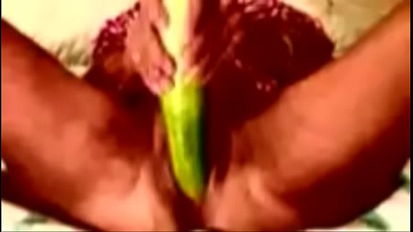 Play MP4 - granny playing with her food