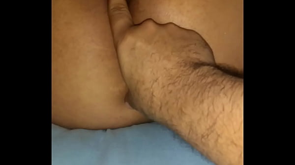 Play MP4 - Pirocada gostosa do amante e marido ajudando gostoso