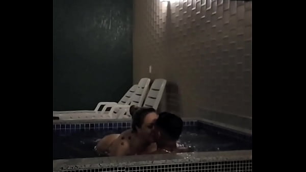 Comendo minha namorada rabuda na baheira_alessandra maia