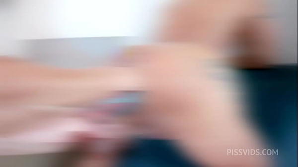 Lara De Santis after DAP pegs her's boyfriend with a huge screw dildo, fisting and gape 