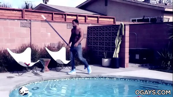 Play MP4 - Daddy fucks the pool boy