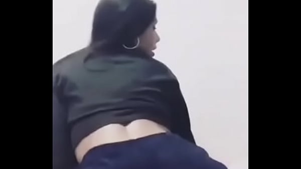 Latina baila me baila twerk