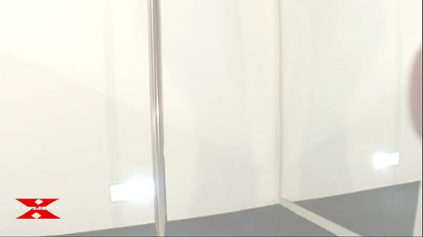 Loira Deliciosa Com Um_Rabo Gigante Quica na Pica Grande e Goza Fazendo Anal-LucasCrazy