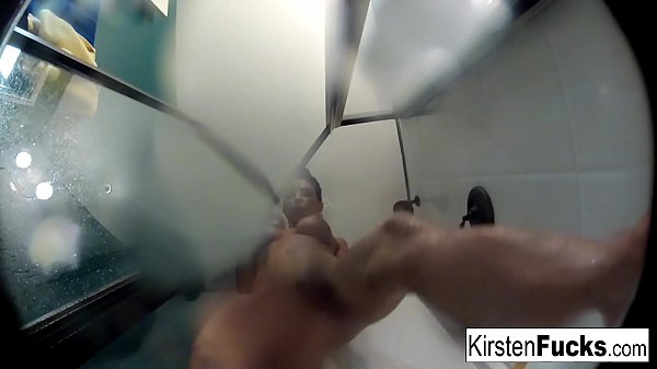 MILFKirsten showers with_an underwater camera