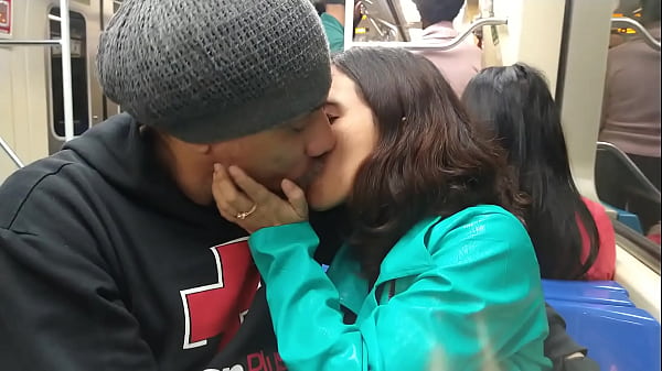 Fazendo Altas Putarias A Dany Rio Dentro Da Linha 1 Do Metro De S&atilde;o Paulo thumbnail