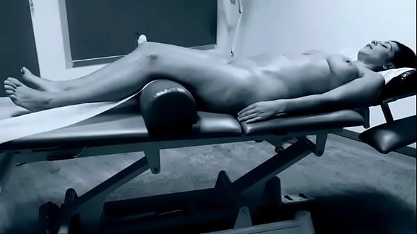 Nonton El Se Pone Tan Cachondo Con El Cuerpo De Ella Que La Acaba Corriendo thumbnail