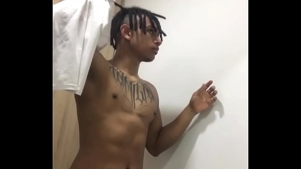 Play MP4 - Quiero una garganta profunda aqu&iacute; en mi ba&ntilde;o