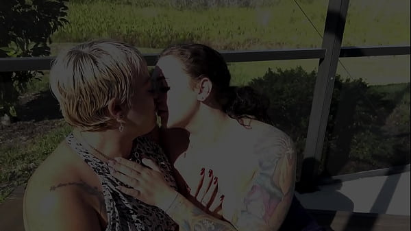 Nonton Poolside Passion: Eve And Avalon's Sultry Lesbian Encounter thumbnail