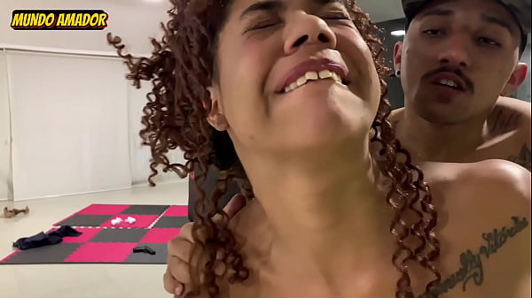 Nonton Ele Chegou Na Cara Dura E Socou Rola Na Mulher Que O Amigo Estava Comendo thumbnail