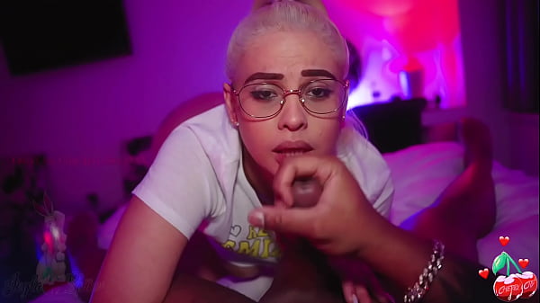 Latina jeyla spice gives sloppy deepthroat for cumshot