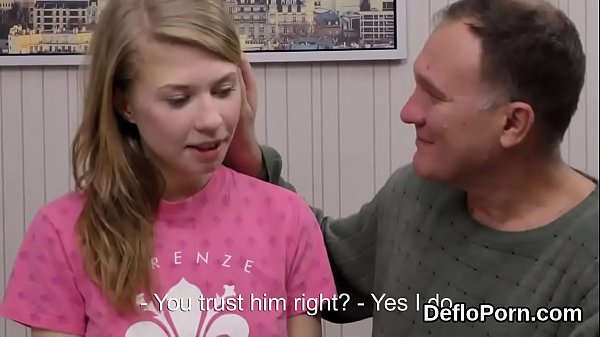 Sensual teen stretches slimtwat and gets deflorated