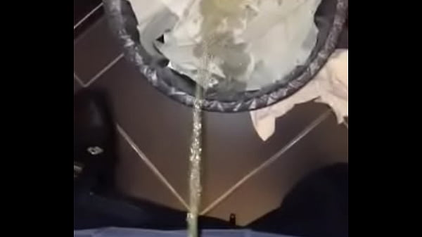 Play MP4 - Pisse partout