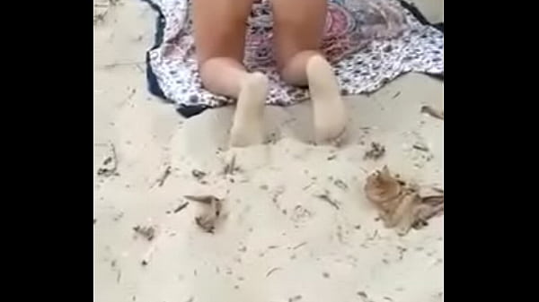 Play MP4 - Peladinha na praia&period;&period;&period;antes de levar pica&excl;&excl;&excl;