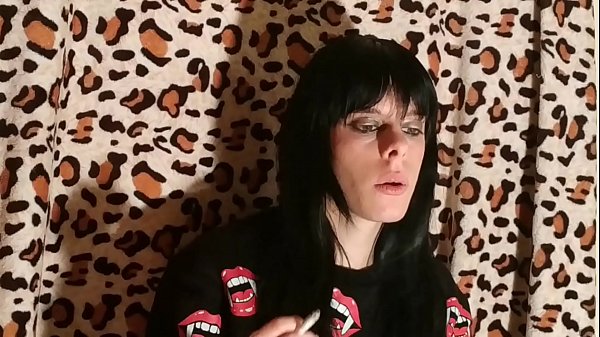 Play MP4 - Beth Kinky - Sexy goth domina smoking 2 pt2 HD