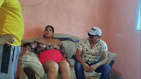 Play MP4 - Marido paga la deuda con el gran culo de su mujer&period; Real casero