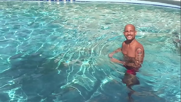 POOL DAY MAXXX_LOADZ SHADOW BOXING IN POOL