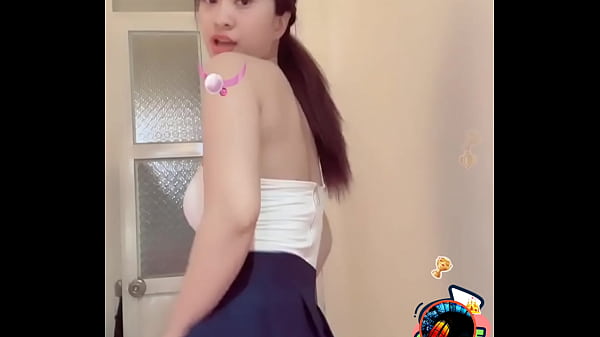 Miu ngoan mông trắng mịn_vú to