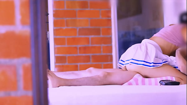 La_madre desu amiga con sumirada_tierna ysonrisaencantadora iluminaba cada rincón del_apartamento con_su presencia