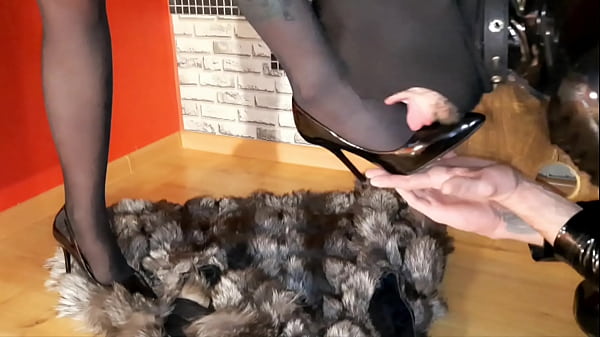 The_slave worships_the legs_in pointed shoes Shoes_fetish The slave_kisses_and licks the shoes