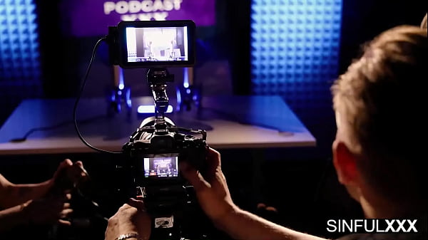 Nonton Nicole, Olivia And Stanley Having Fun After Work For Sinfulxxx thumbnail