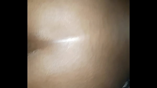 Darkskinned beauty throws it back hard 