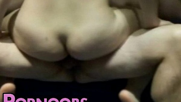 Amateur Chick Puts Dildo in her Ass 