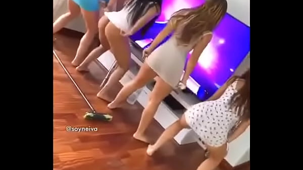 Les gusta ense&ntilde;ar el culo 