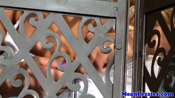 Play MP4 - Lesbo babe Alexis Monroe dominated by milf