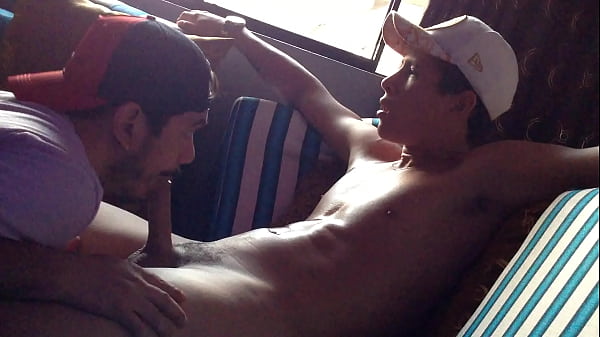 Hetero Gets Head In A Corner Couch thumbnail