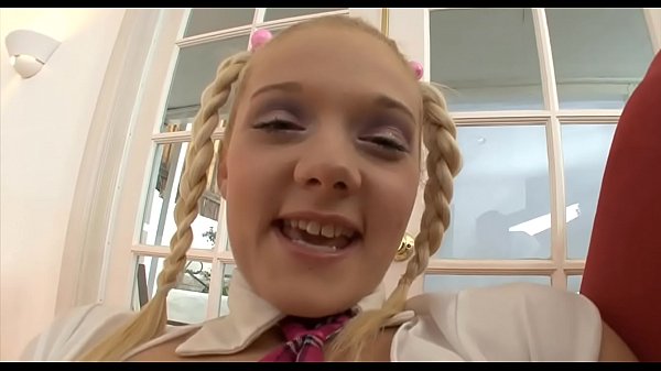 Demure hottie is seducting hunk with her tits and wet fellatio