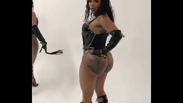 Las nalgas gemelas quieren castigo Xpaja