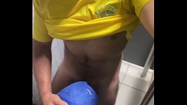 No Banheiro P&uacute;blico Tudo Pode Acontecer Quando Homens Se Encontram Na Madrugada - Parte 01 thumbnail