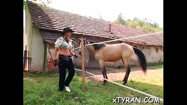 Stunner gives a steamy oral-sex 