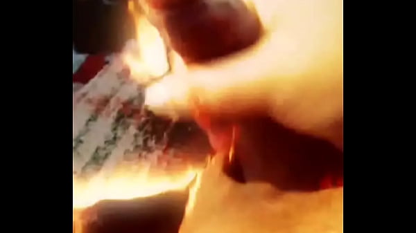 A very hot jacking off session. 