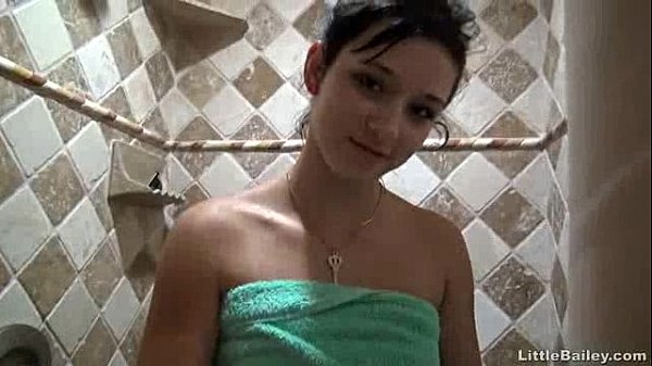 Play MP4 - Sultry Brunette Cutie Rubbing On Her Cunt