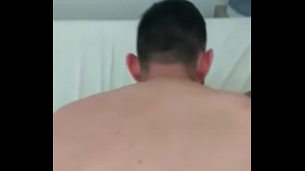 Dando d. sem camisinha pra um amigo 