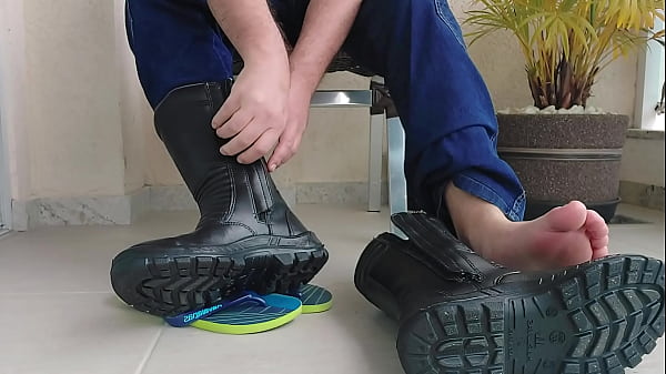 TIRANDO MINHA BOTA DE TRABALHO - MLV03 